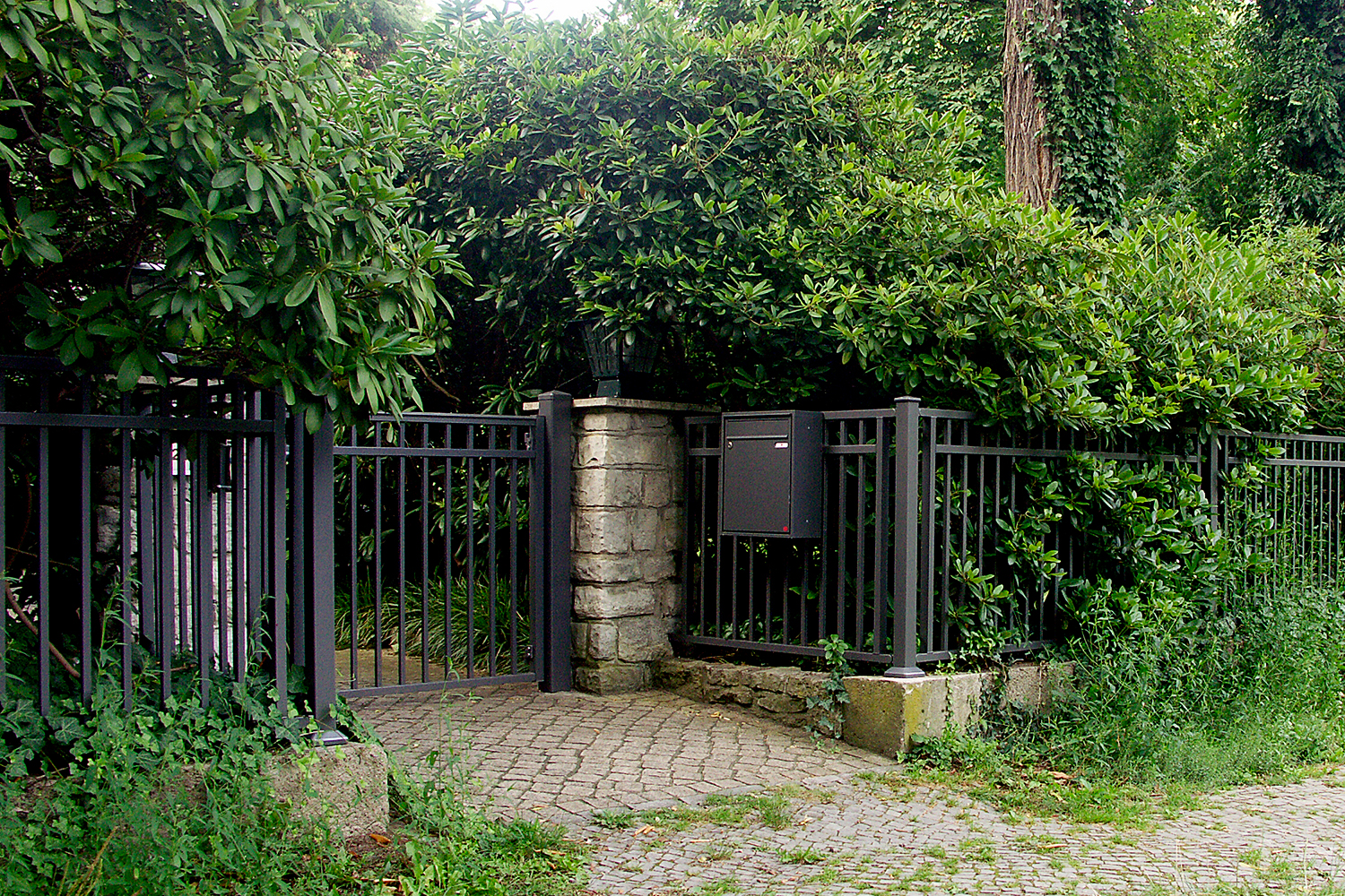 COMPACT A railings